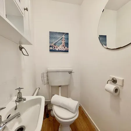 Guestready-close To Leeds City, Spacious, Sleeps 6 3*
