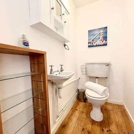 Guestready-close To Leeds City, Spacious, Sleeps 6 3* Leeds (West Yorkshire)