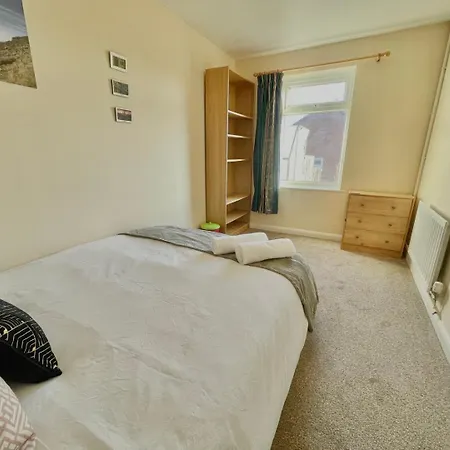 Guestready-close To Leeds City, Spacious, Sleeps 6 Pensión Leeds (West Yorkshire)