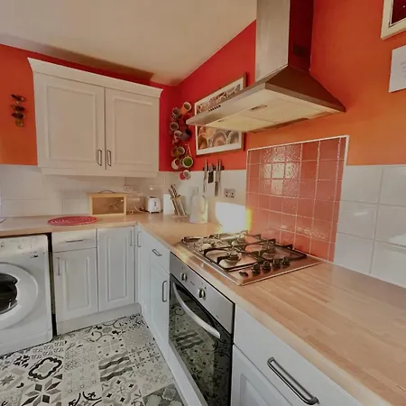 Penzion Guestready-close To Leeds City, Spacious, Sleeps 6 Leeds (West Yorkshire)