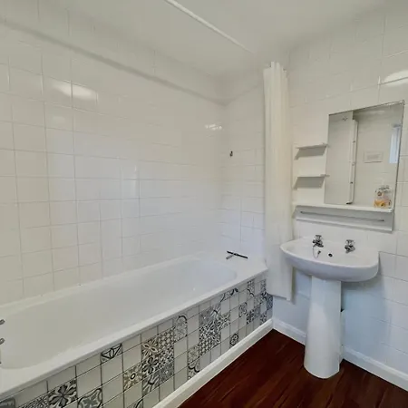 Guestready-close To Leeds City, Spacious, Sleeps 6 3*