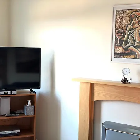 Guestready-close To Leeds City, Spacious, Sleeps 6 3* Leeds (West Yorkshire)