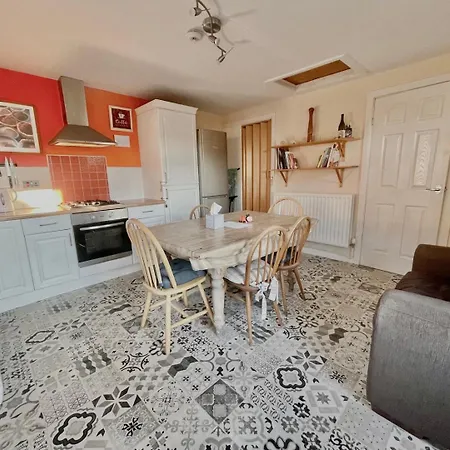 Guestready-close To Leeds City, Spacious, Sleeps 6 利兹