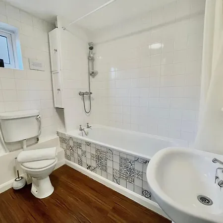 Guestready-close To Leeds City, Spacious, Sleeps 6 招待所 *