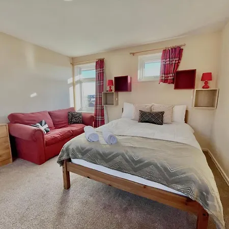 Guestready-close To Leeds City, Spacious, Sleeps 6 招待所