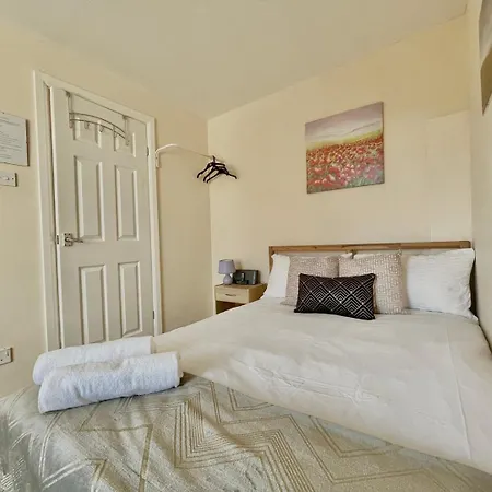 Guestready-close To Leeds City, Spacious, Sleeps 6